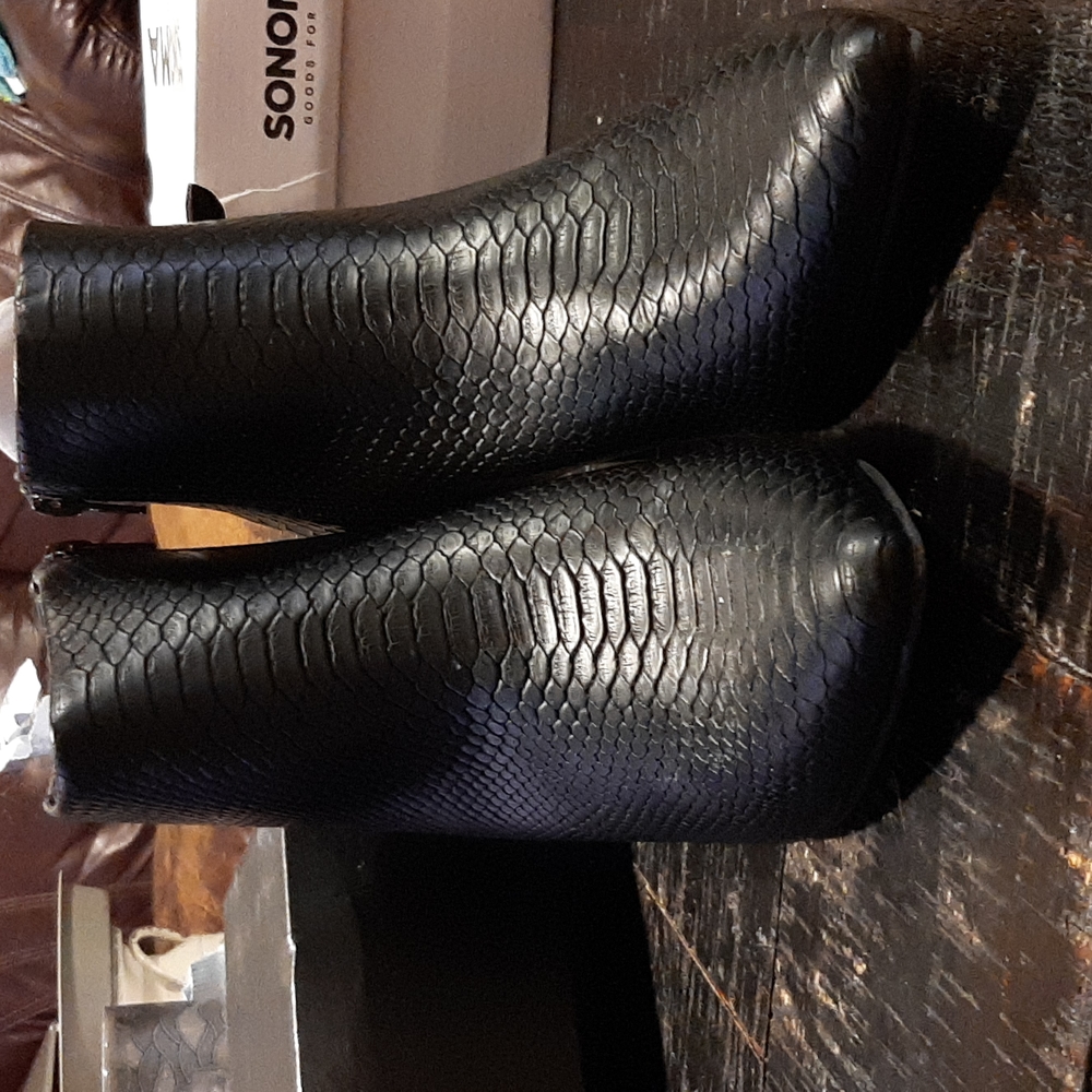 Simply Vera by Vera Wang booties, style: Renata, color: Black, size: 10